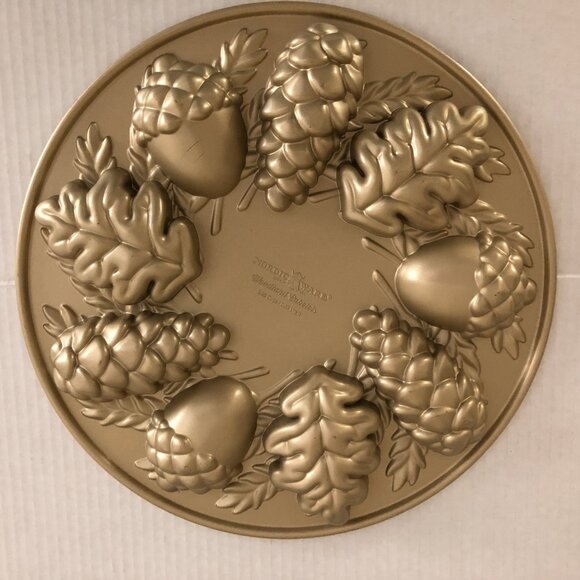 Nordic Ware Woodland Cakelet Pan - Picture 1 of 2